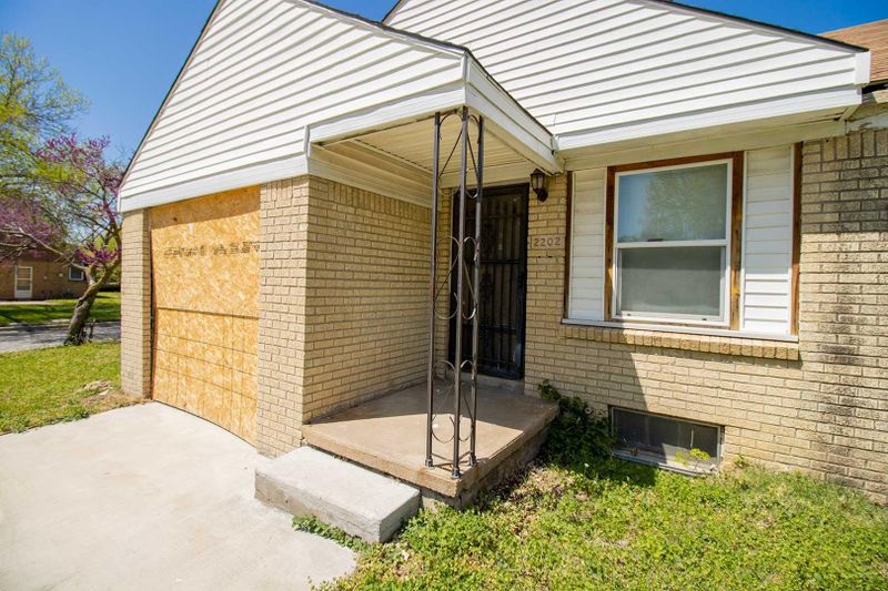 2202 E Shadybrook Ln, Wichita, KS 67214