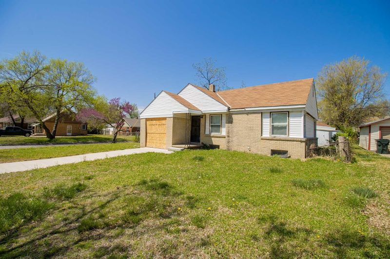 2202 E Shadybrook Ln, Wichita, KS 67214