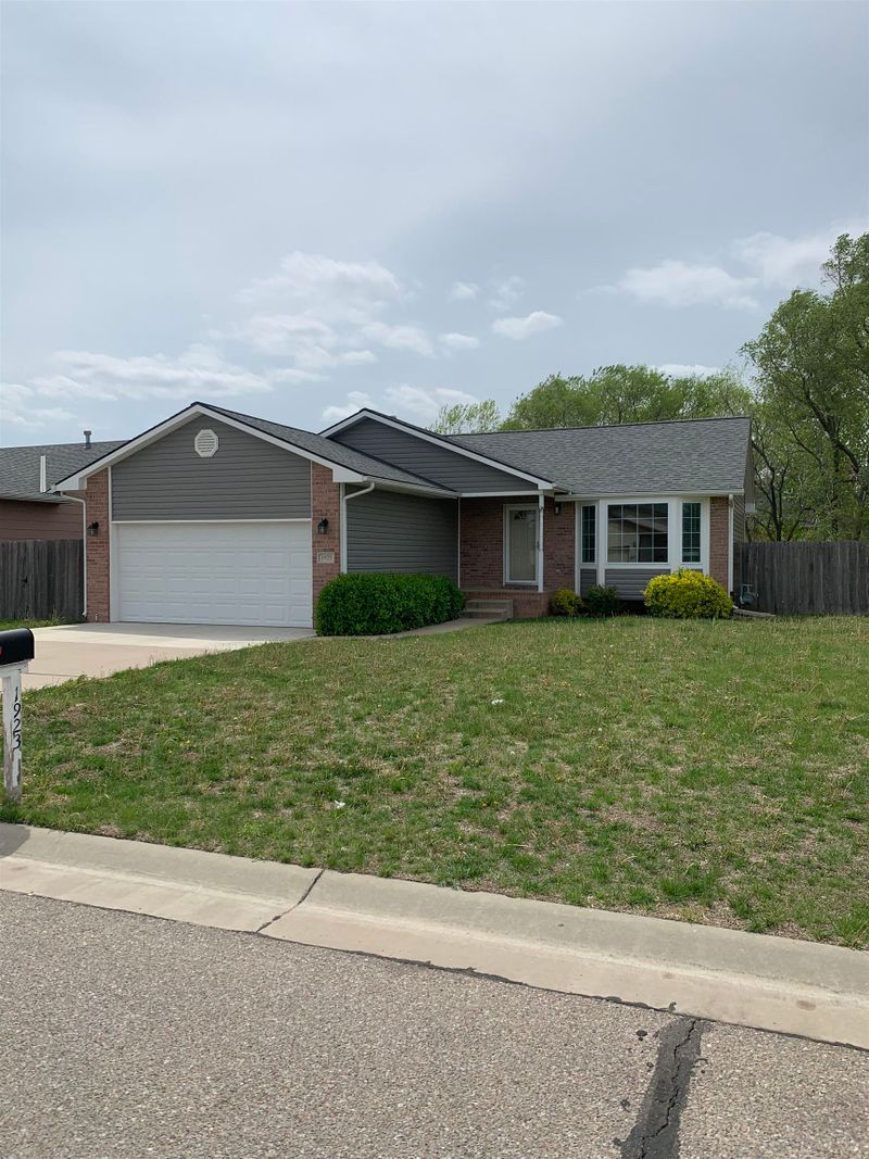 1923 S Leeanne Ln, Wichita, KS 67207