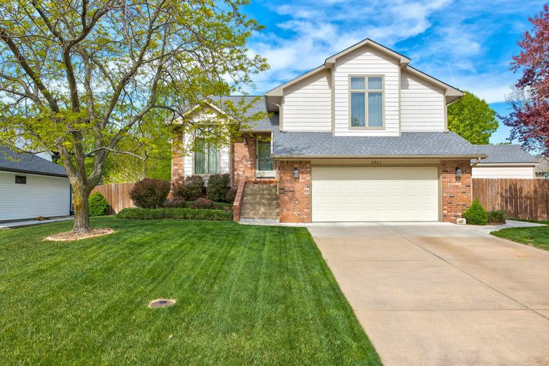 2501 N Persimmon St, Derby, KS 67037