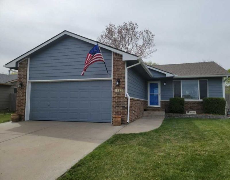 1922 N Mcrae Dr, Goddard, KS 67052