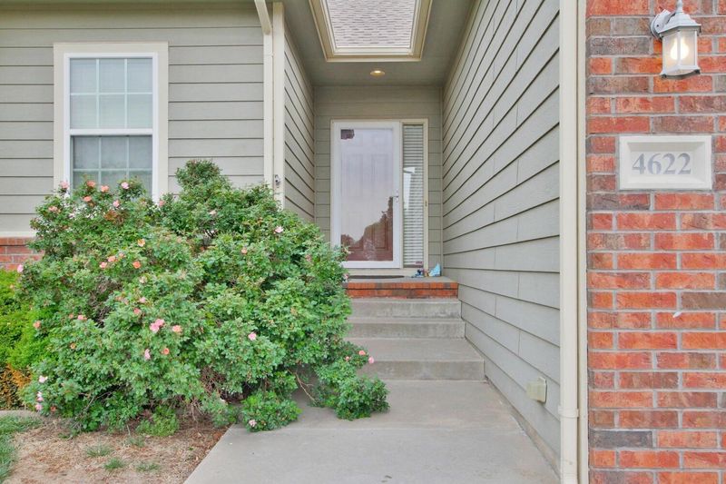 4622 E Falcon St, Wichita, KS 67220