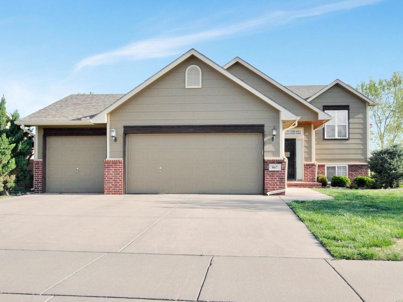 867 S Sunset Cir, Andover, KS 67002