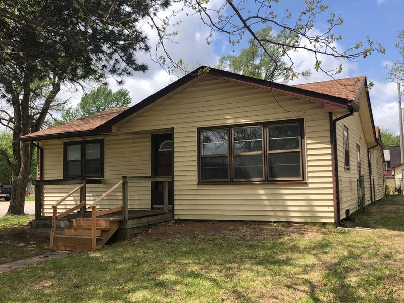 317 S Main St, Udall, KS 67146