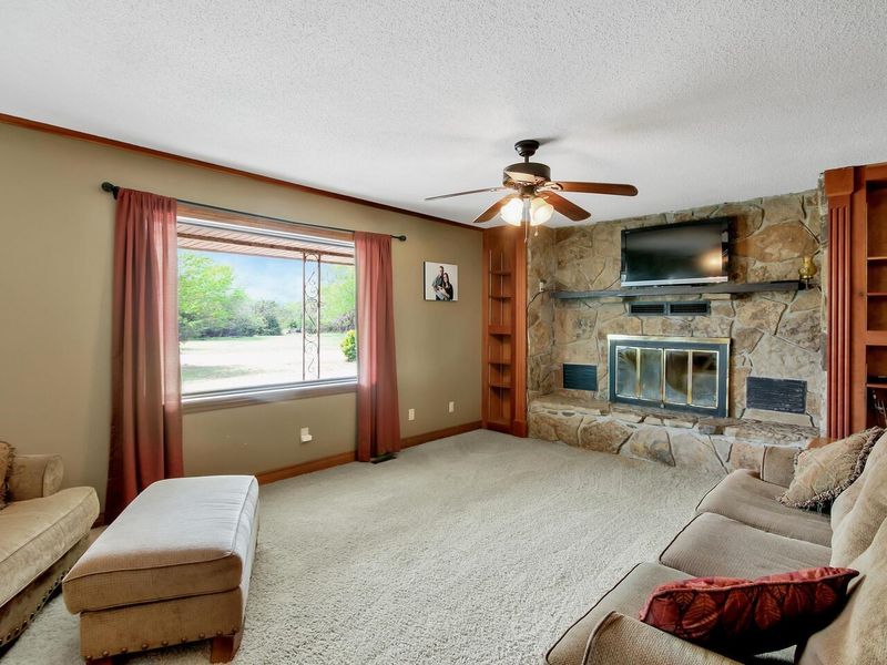 1206 N Walnut St, Milton, KS 67106