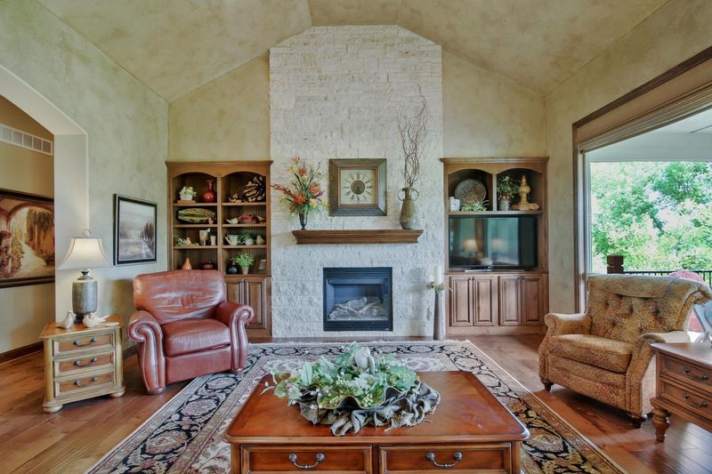 909 E Waterview Dr, Andover, KS 67002