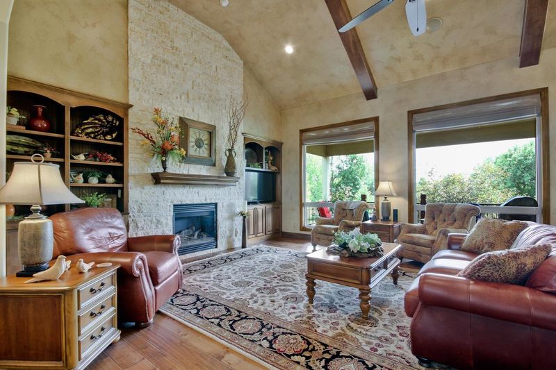 909 E Waterview Dr, Andover, KS 67002