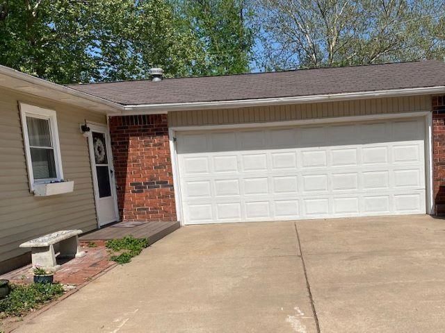 1214 N Joann Dr, Mulvane, KS 67110