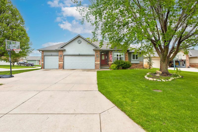 1840 Megan Cir, El Dorado, KS 67042