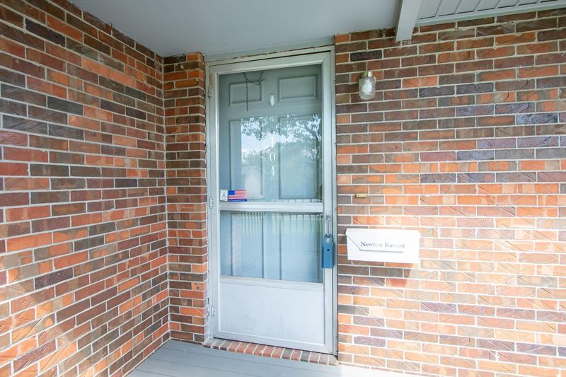 104 Duncan Ter, Newton, KS 67114
