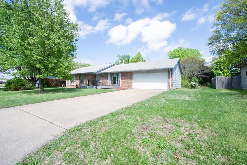 104 Duncan Ter, Newton, KS 67114