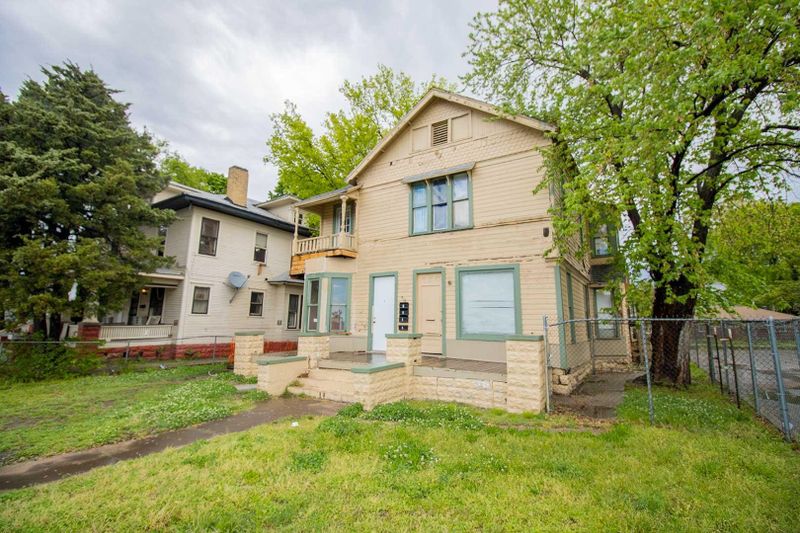 910 S Broadway Ave, Wichita, KS 67211