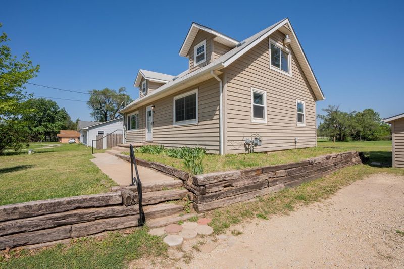 712 E 79th St S, Haysville, KS 67060