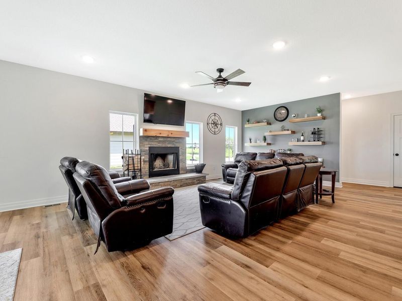 5204 N St James, Bel Aire, KS 67226