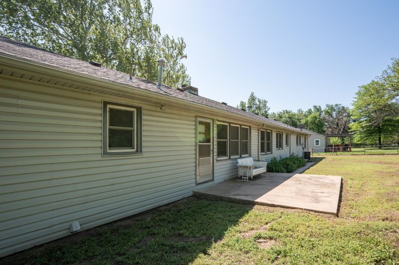 1505 N Pleasantview Dr, Wichita, KS 67203