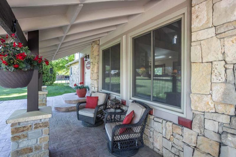 12205 E Fireside Ct, Derby, KS 67037