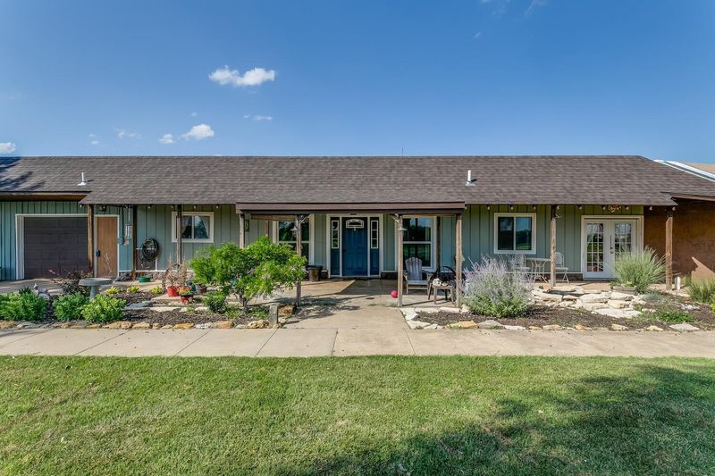 1132 N Greenwich Rd, Mulvane, KS 67110