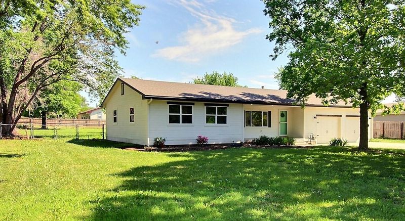 11826 E 1st St N, Wichita, KS 67206