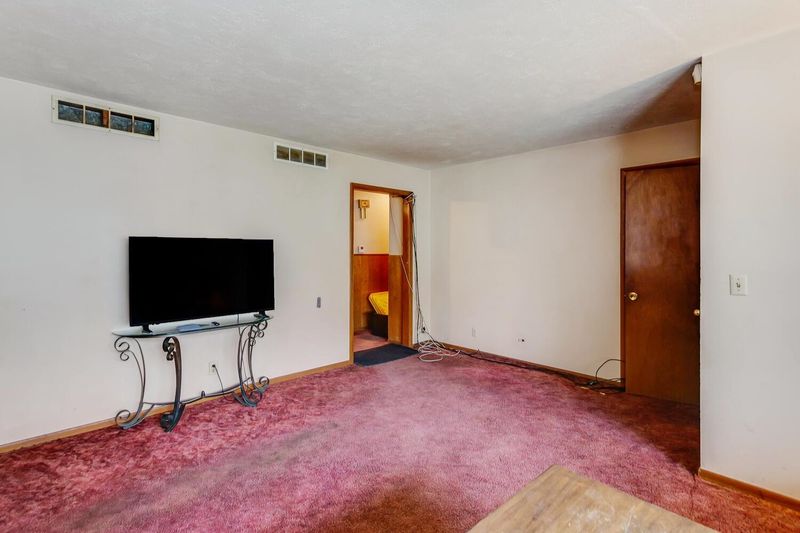 4916 E Gilbert St, Wichita, KS 67218