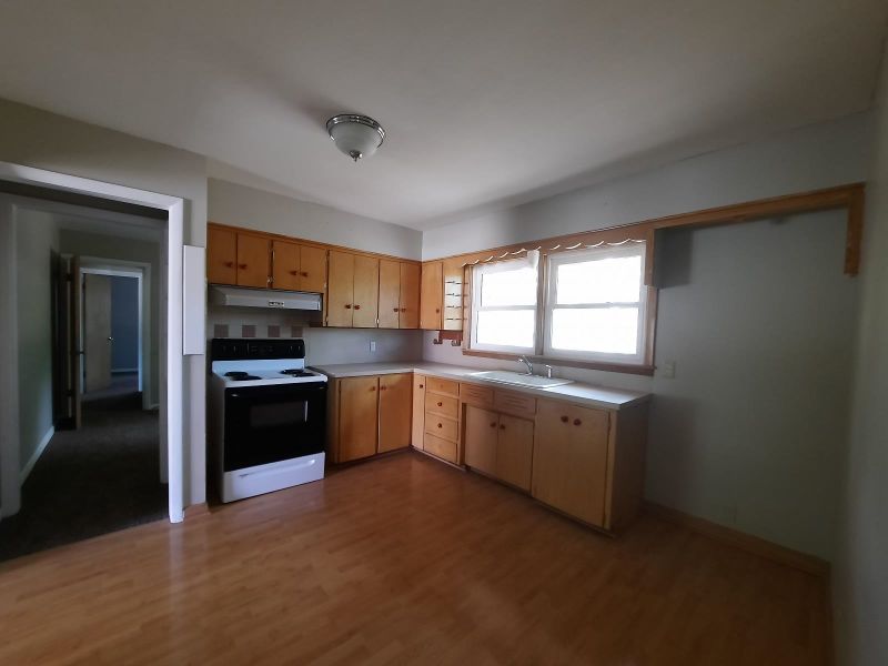 809 W 18th Ave, Hutchinson, KS 67502