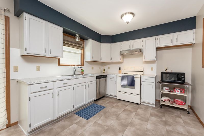 329 S Westview Dr, Derby, KS 67037