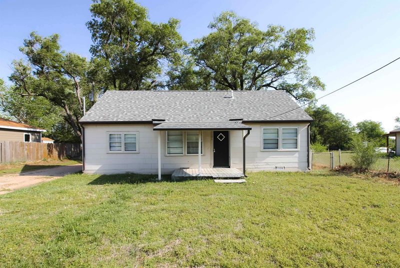 1626 W Macarthur Rd, Wichita, KS 67217
