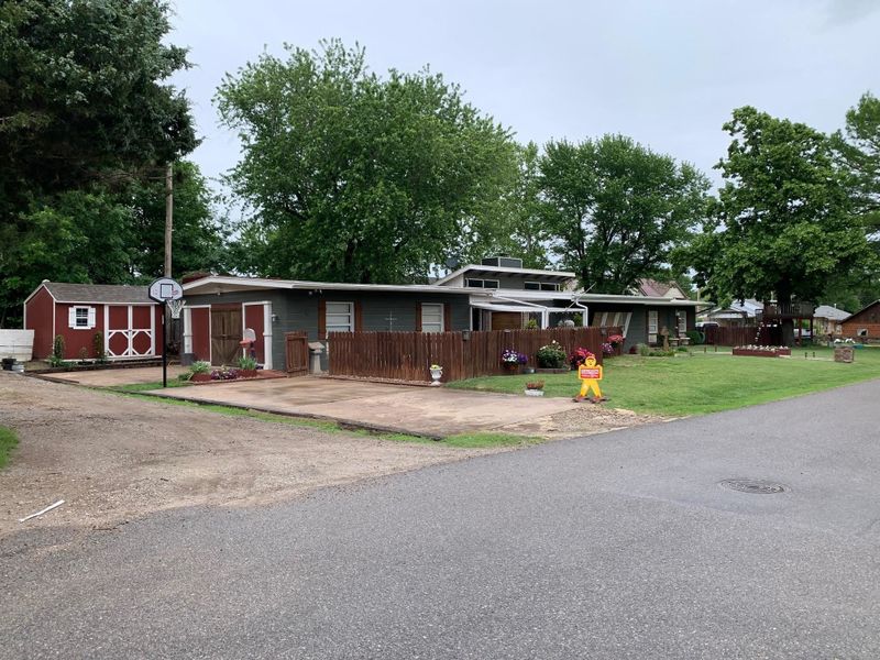 1920 Janes, Winfield, KS 67156