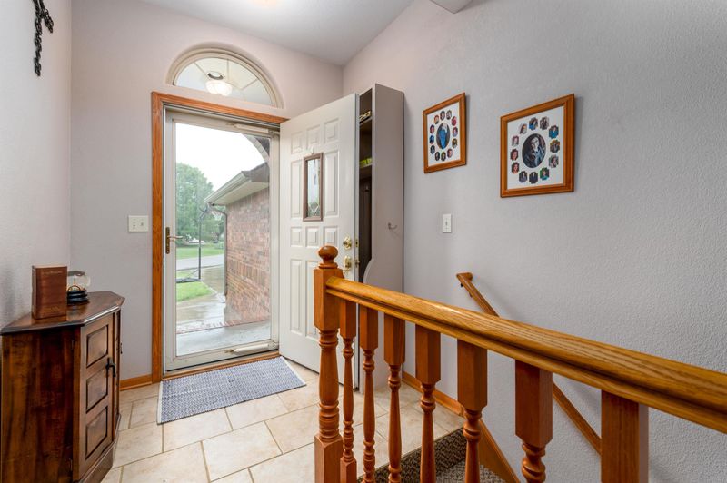 601 Country Lane Dr, Augusta, KS 67010