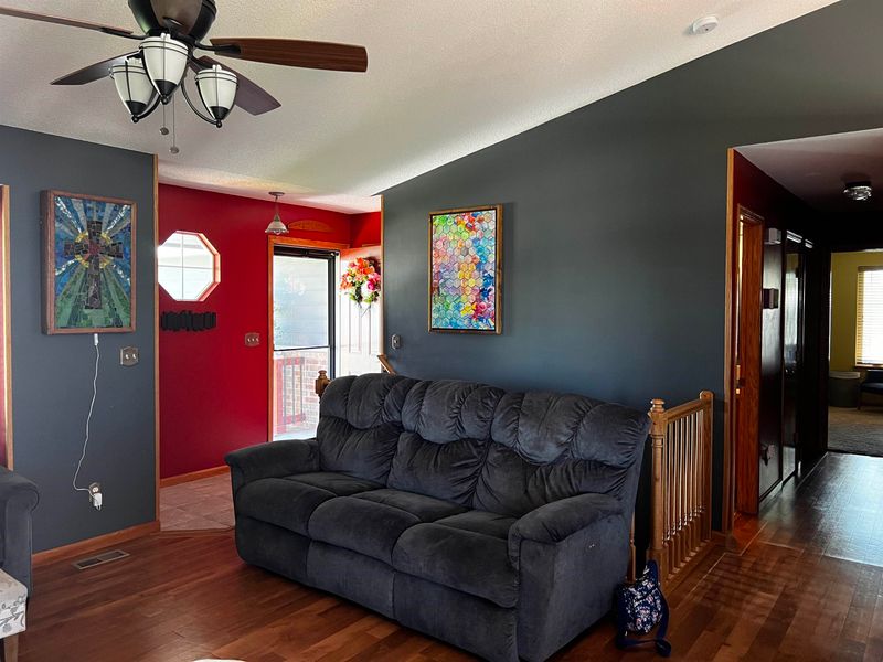 220 Victoria Ct, Newton, KS 67114