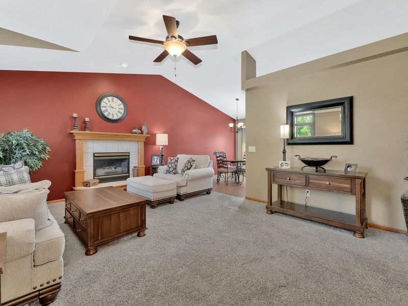 828 Carriage Rd, Maize, KS 67101-9697