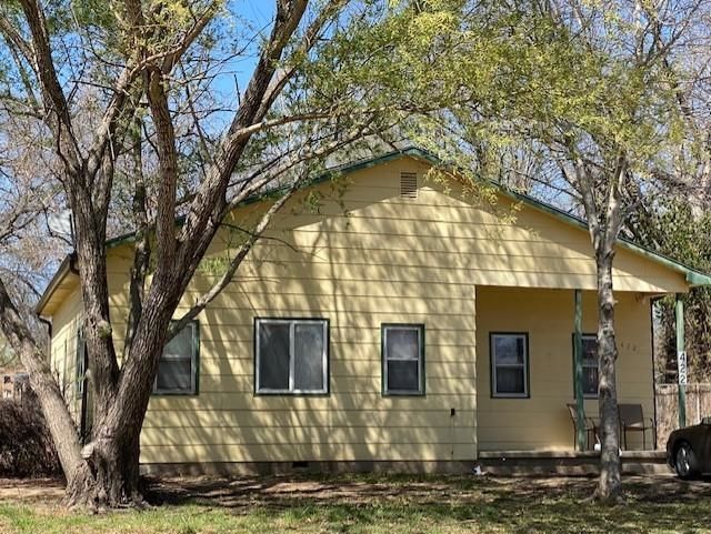 422 W 7th, Belle Plaine, KS 67013