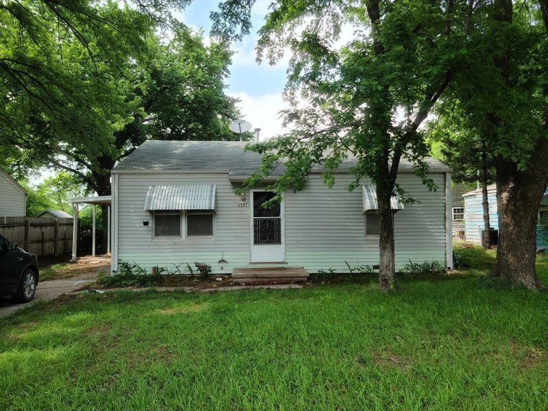1321 E Harvey Ave, Wellington, KS 67152