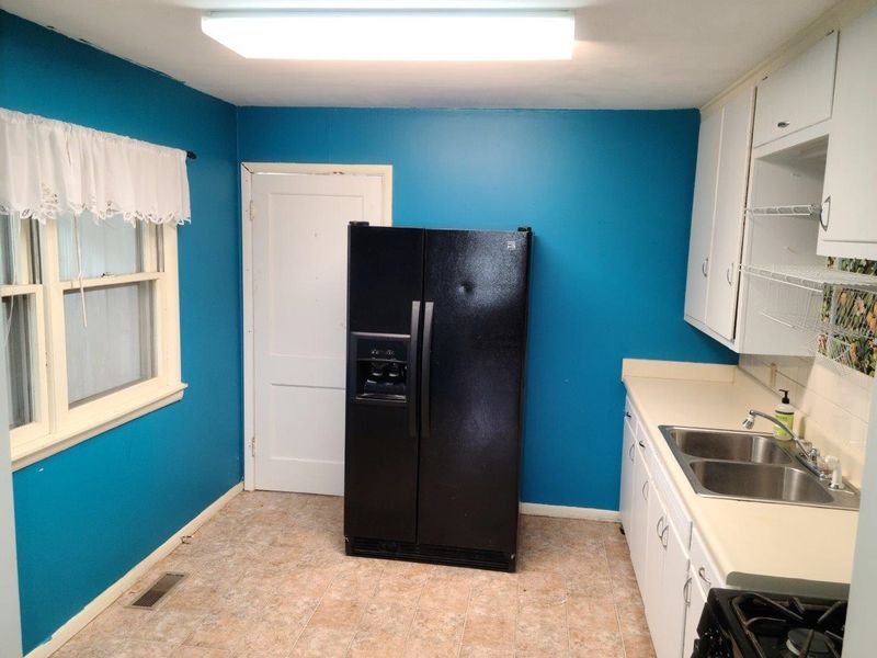 1321 E Harvey Ave, Wellington, KS 67152
