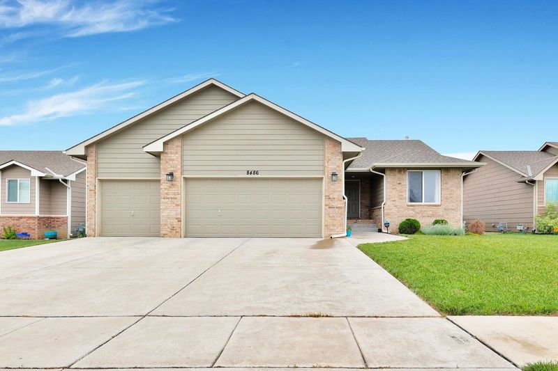 8486 E Chris St, Bel Aire, KS 67226