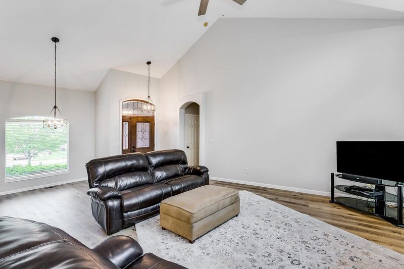 809 N Bracken Ct, Wichita, KS 67206
