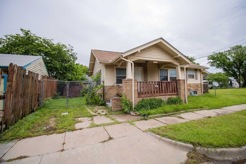 218 E Funston St, Wichita, KS 67211