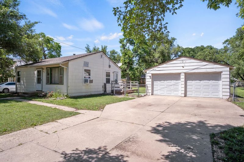 504 E 9th, Newton, KS 67114