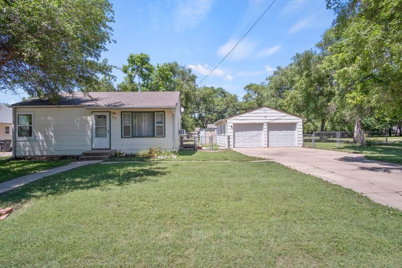 504 E 9th, Newton, KS 67114