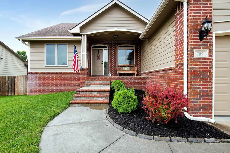 709 Greenleaf Ct, Andover, KS 67002-7425