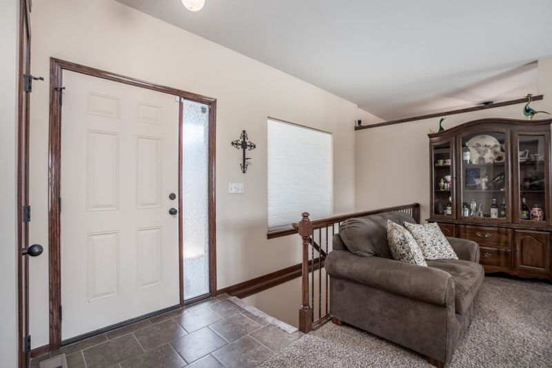 117 Springlake Dr, Newton, KS 67114