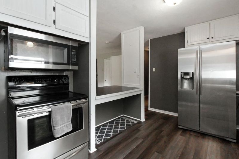310 E 5th St, Valley Center, KS 67147
