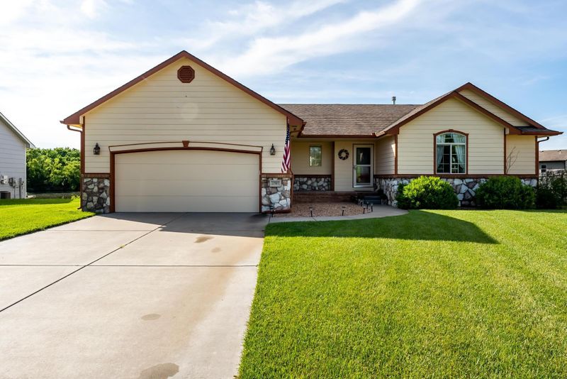 2707 E Keys Ct, Derby, KS 67037