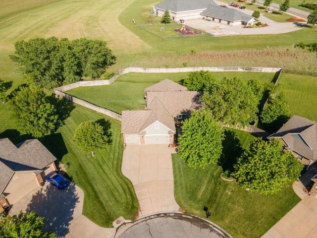 1900 E Windsor Creek Ct, Valley Center, KS 67147