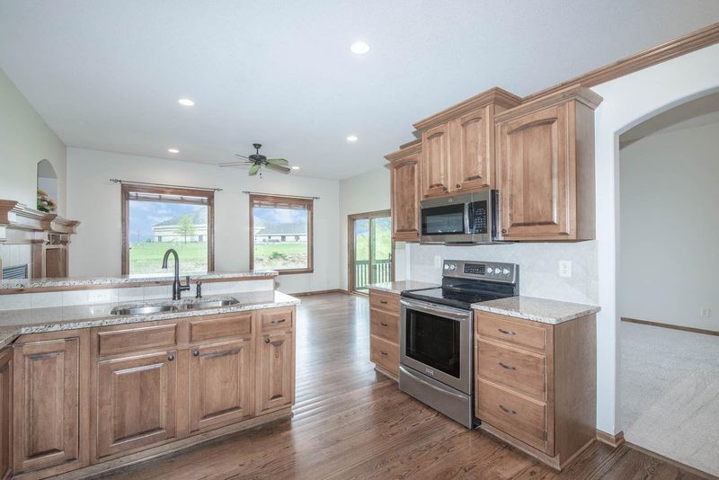 1900 E Windsor Creek Ct, Valley Center, KS 67147