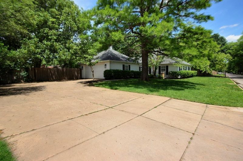 6402 E Rockwood, Wichita, KS 67206