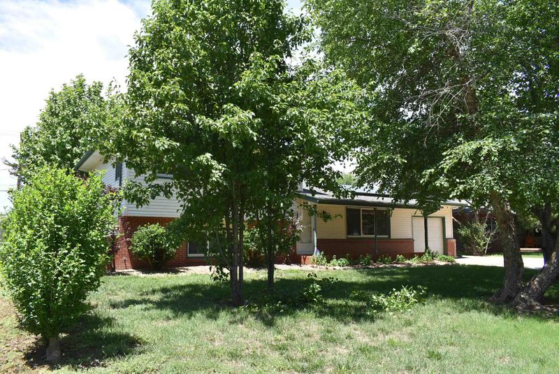 921 N Robin Rd, Wichita, KS 67212
