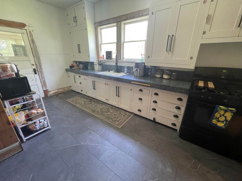 711 S Randall Ave, Moundridge, KS 67107