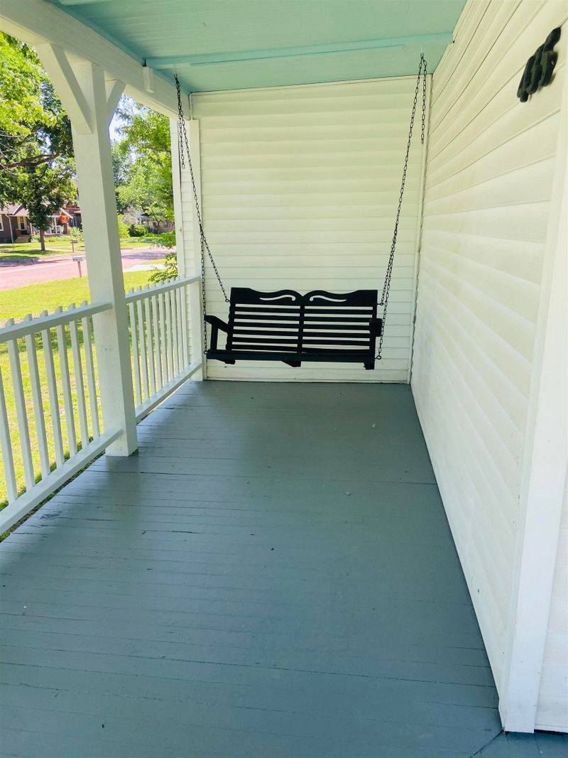 435 W 7th St, Newton, KS 67114