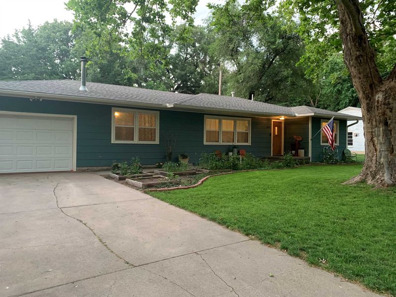 1328 W 9th, Newton, KS 67114
