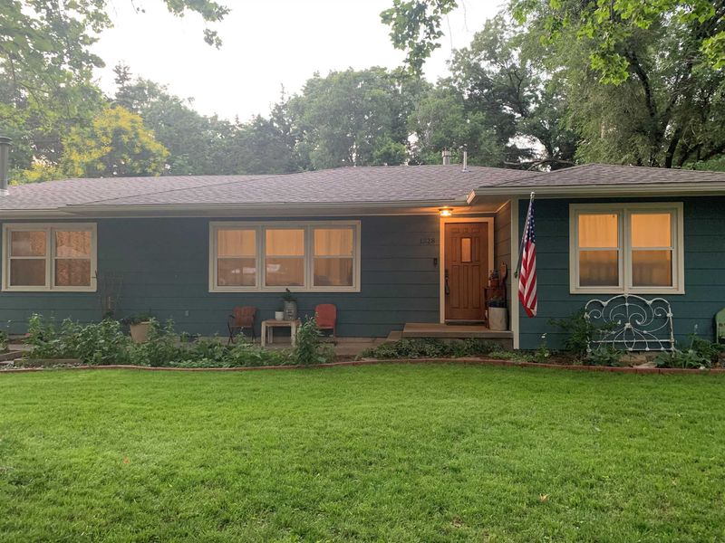 1328 W 9th, Newton, KS 67114